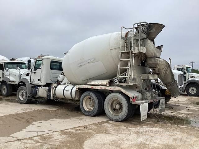 Mack GU813 その他トラック