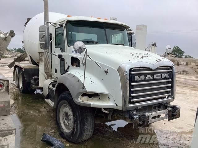 Mack GU813 その他トラック
