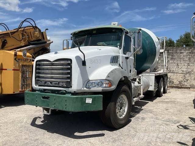 Mack GU813 その他トラック