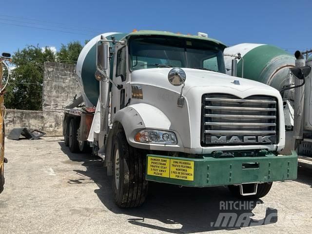 Mack GU813 その他トラック