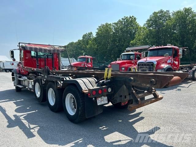 Mack GU813 スキップローダートラック