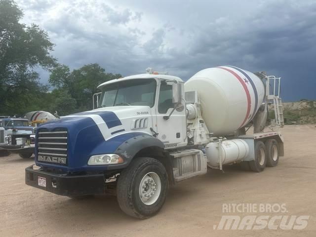 Mack GU813 その他トラック