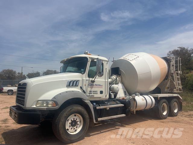 Mack GU813 その他トラック