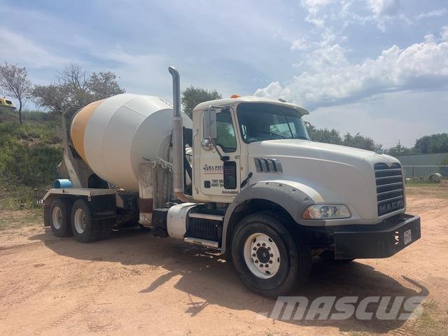 Mack GU813 その他トラック