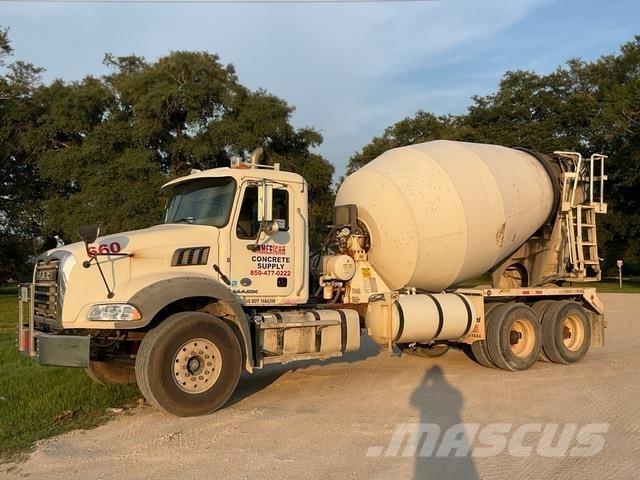 Mack GU813 その他トラック