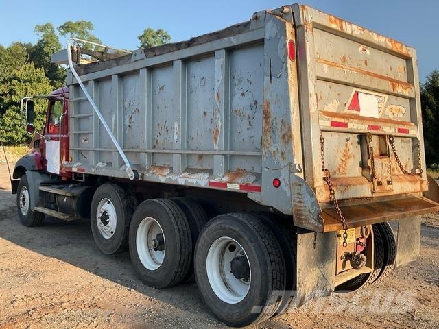 Mack GU813 ダンプ