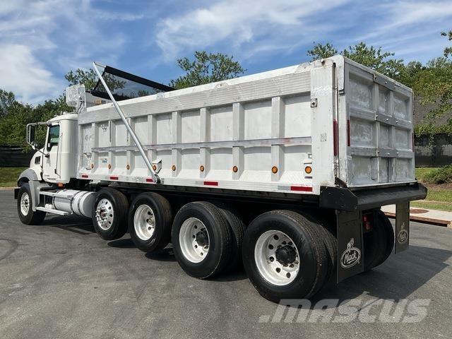 Mack GU813 ダンプ