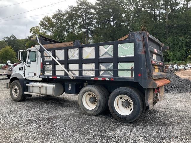 Mack GU813 ダンプ