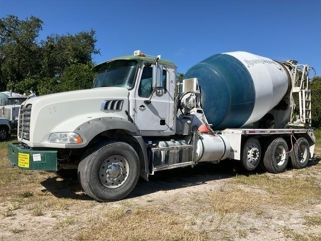 Mack GU813 その他トラック