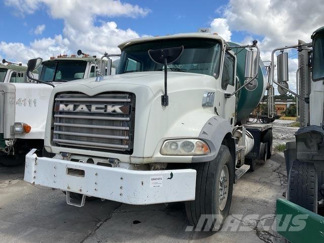 Mack GU813 その他トラック