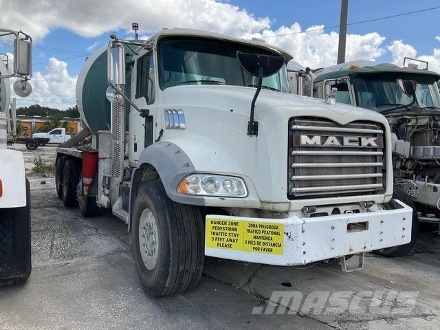 Mack GU813 その他トラック