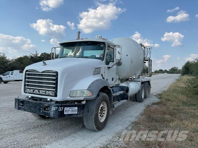 Mack GU813 その他トラック