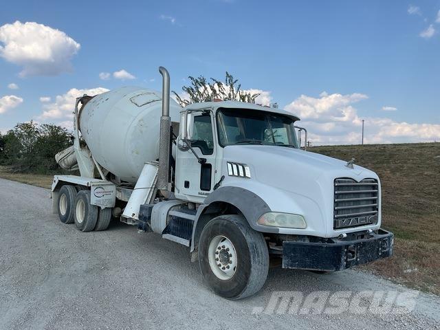 Mack GU813 その他トラック