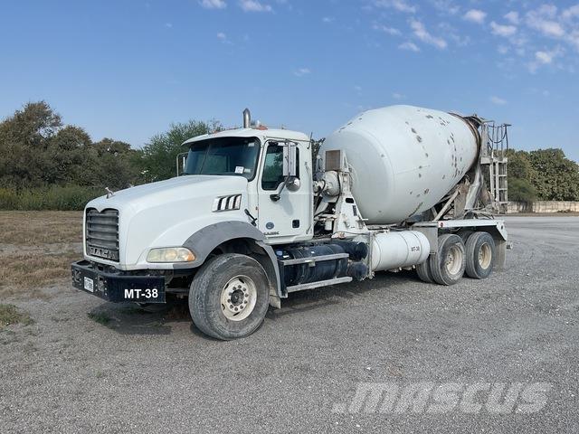 Mack GU813 その他トラック