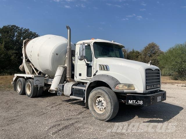 Mack GU813 その他トラック