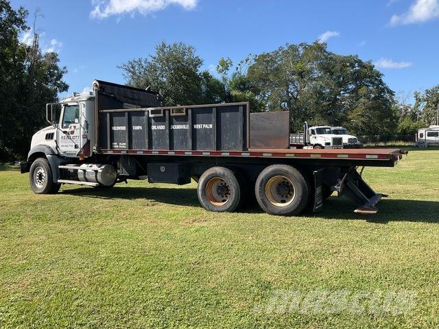 Mack GU813 ダンプ