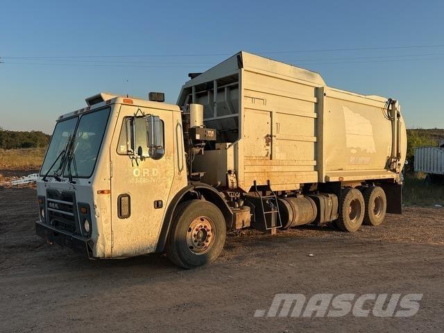 Mack LEU613 塵芥車、パッカー車