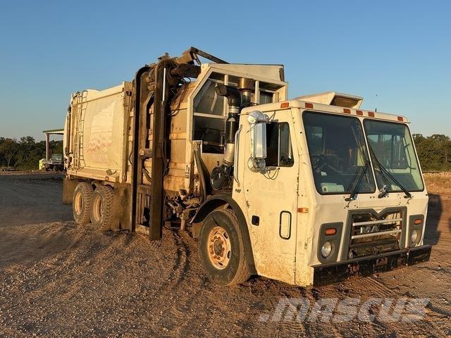 Mack LEU613 塵芥車、パッカー車