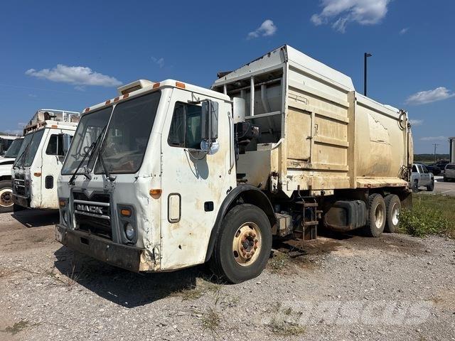 Mack LEU613 塵芥車、パッカー車