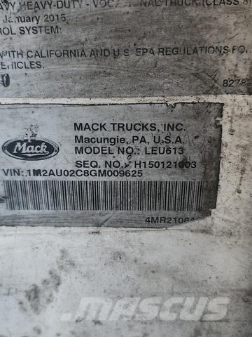 Mack LEU613 塵芥車、パッカー車