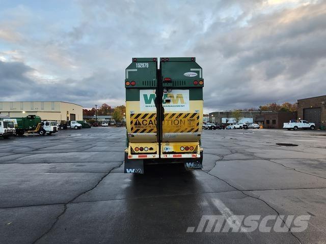 Mack LEU613 塵芥車、パッカー車