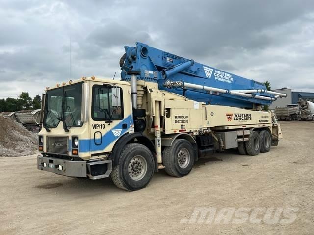 Mack MR コンクリートポンプ車