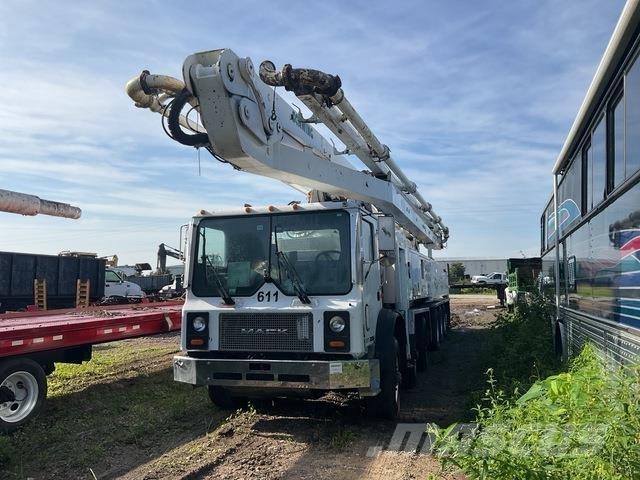 Mack MR688S コンクリートポンプ車