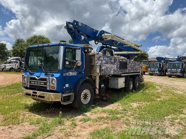 Mack MRU613 コンクリートポンプ車
