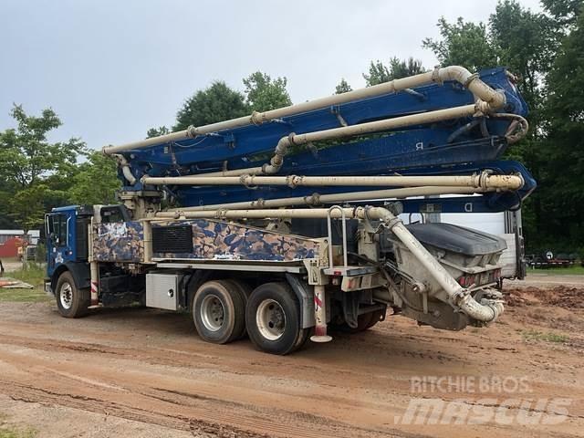 Mack MRU613 コンクリートポンプ車