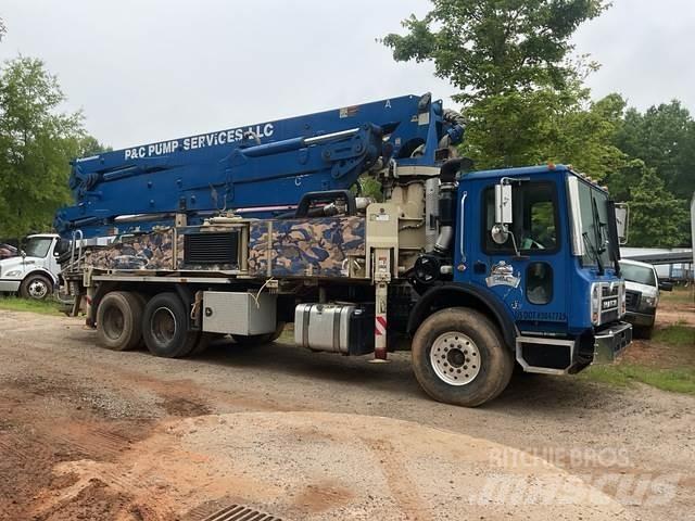 Mack MRU613 コンクリートポンプ車