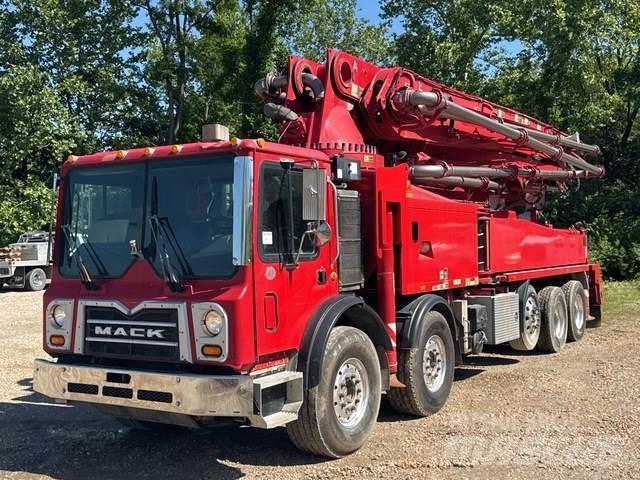 Mack MRU613 コンクリートポンプ車