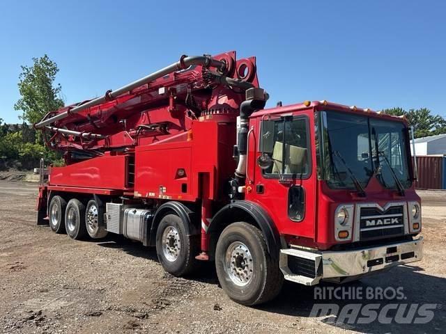 Mack MRU613 コンクリートポンプ車
