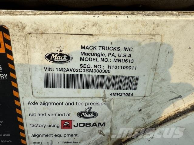 Mack MRU613 塵芥車、パッカー車