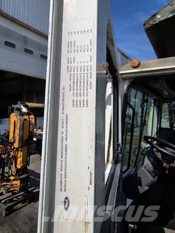 Mack MRU613 塵芥車、パッカー車