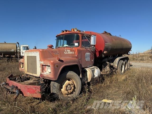 Mack R688ST 給水車