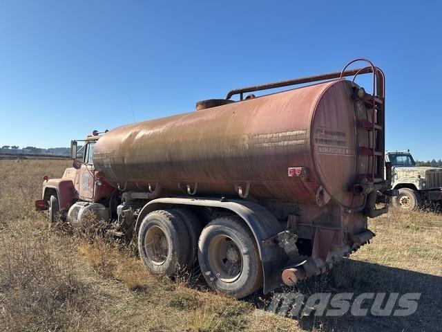Mack R688ST 給水車