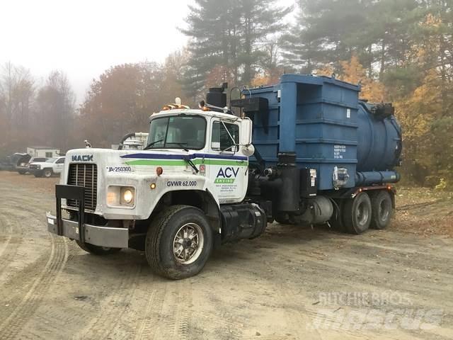 Mack RB690S コンバイン／バキュームトラック