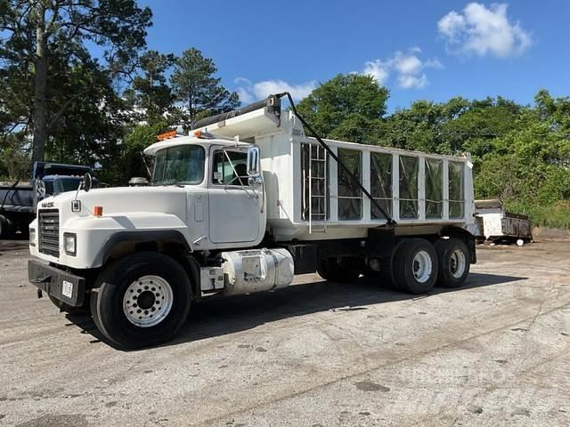 Mack RD600 ダンプ