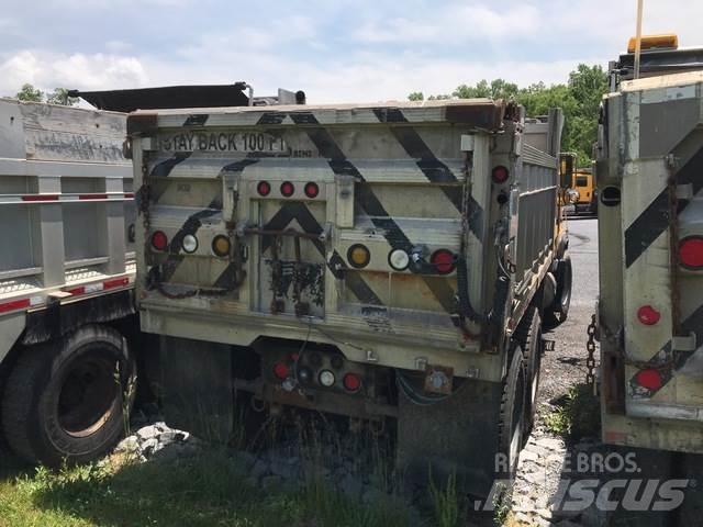 Mack RD600 スノーブレードとプラウ