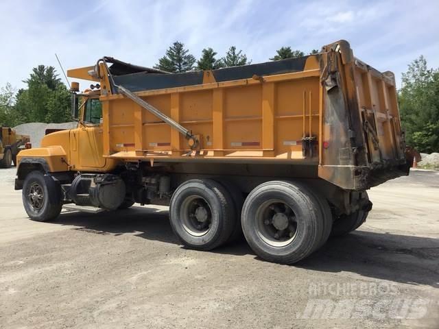 Mack RD688S ダンプ