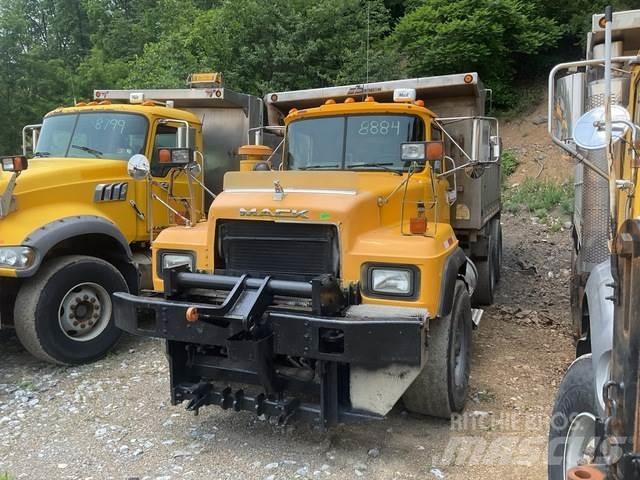 Mack RD688S 砂と塩撒き専用車