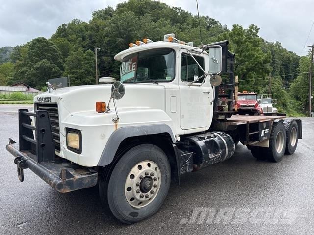 Mack RD688S 平ボディー