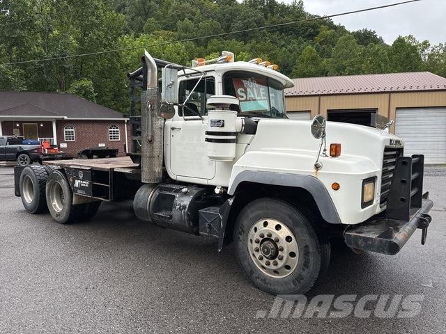 Mack RD688S 平ボディー