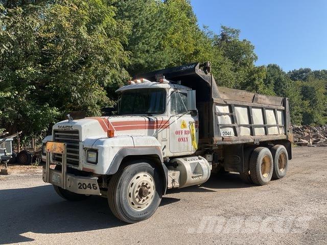 Mack RD688S ダンプ