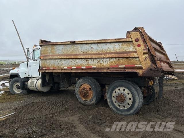 Mack RD688S ダンプ