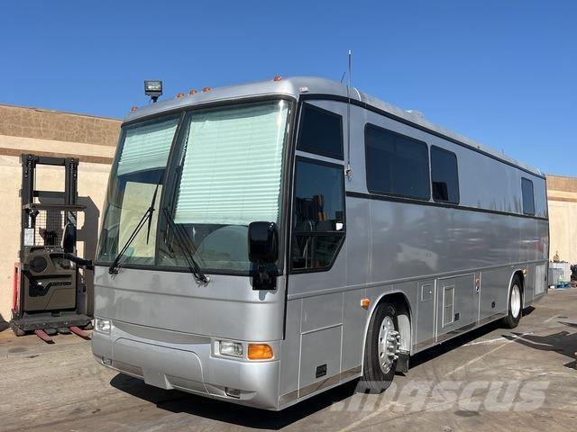 MCI F3500 キャンピングカーとキャラバン