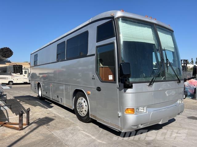 MCI F3500 キャンピングカーとキャラバン