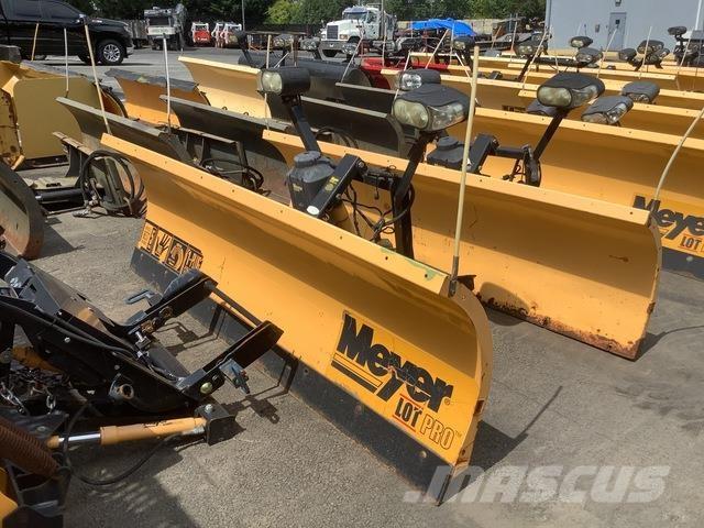 Meyer LP-8.0 スノーブレードとプラウ