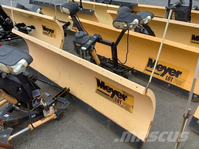 Meyer LP-8.0 スノーブレードとプラウ