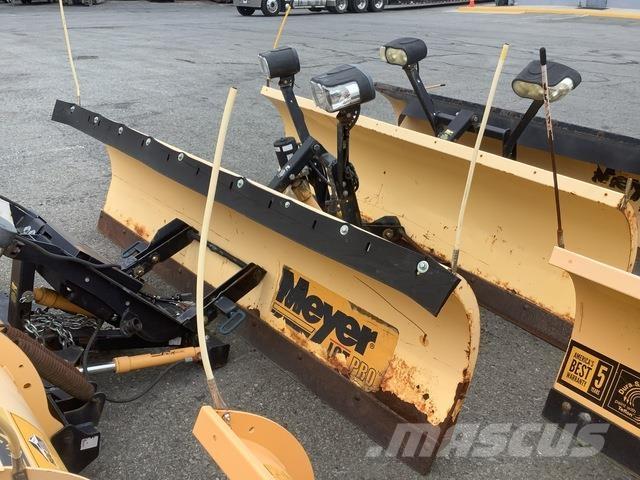 Meyer LP-8.5 スノーブレードとプラウ